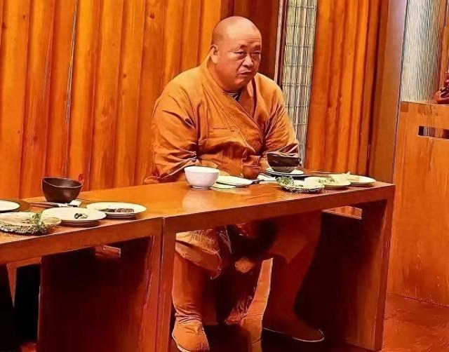 释永信被抓细节：限制出境后就萎靡不振，被抓时很平静说了4个字