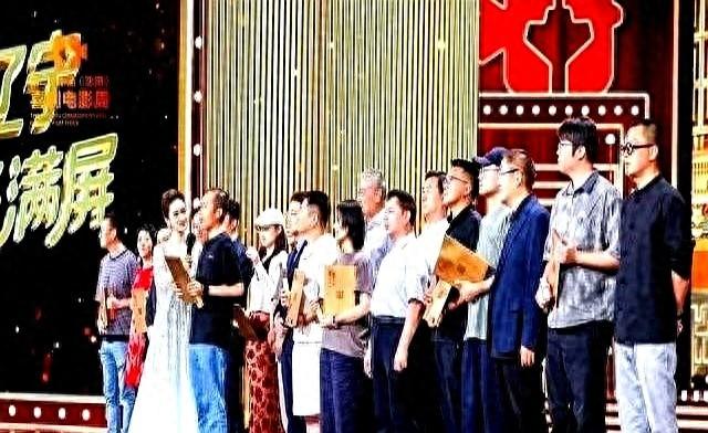 大反转。德云社融入主流了：曲协主席冯巩同德云社演员同台！