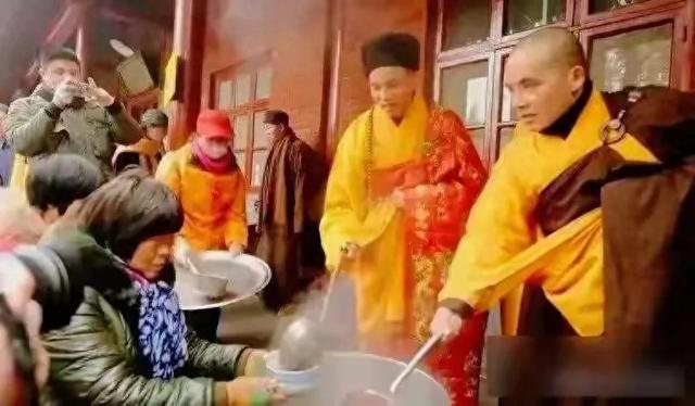 少林寺“大逃亡”!30多名和尚连夜出走,新方丈三把火烧出大动静