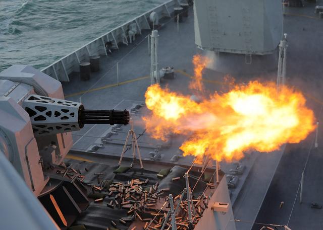 解放军开炮三天，军舰现身钓鱼岛，日方紧急降温：高市“在反思”