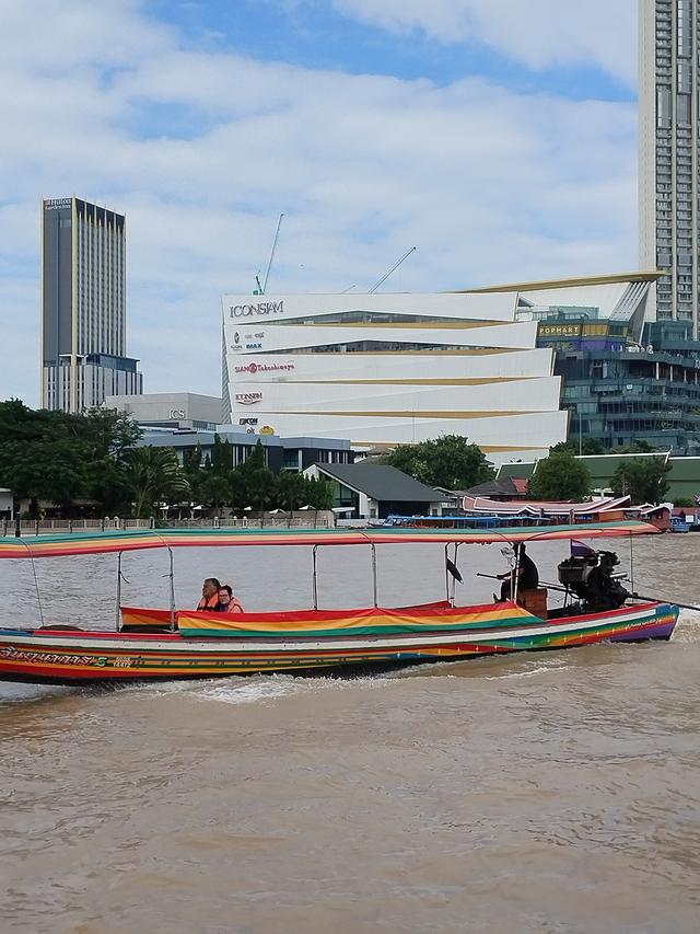 湄南河上，半船烟火半船风