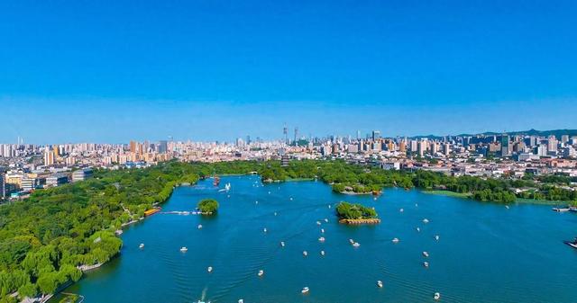 济南市历下区：泉水人家 诗意栖居，千年底蕴与现代活力和谐交融