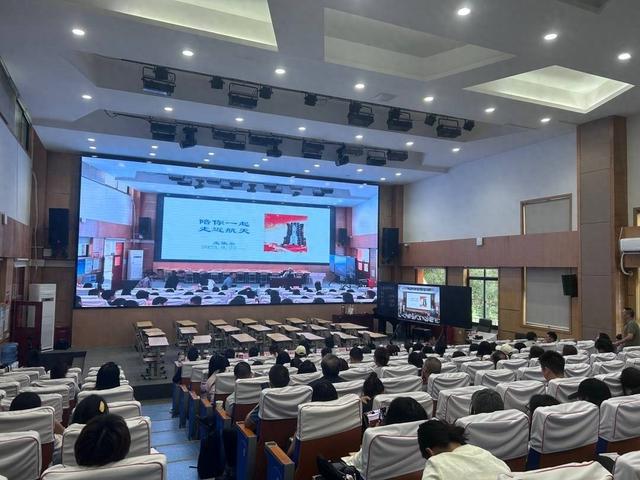 “火箭爷爷”进校园 成都举办航天科普科创课程展示活动