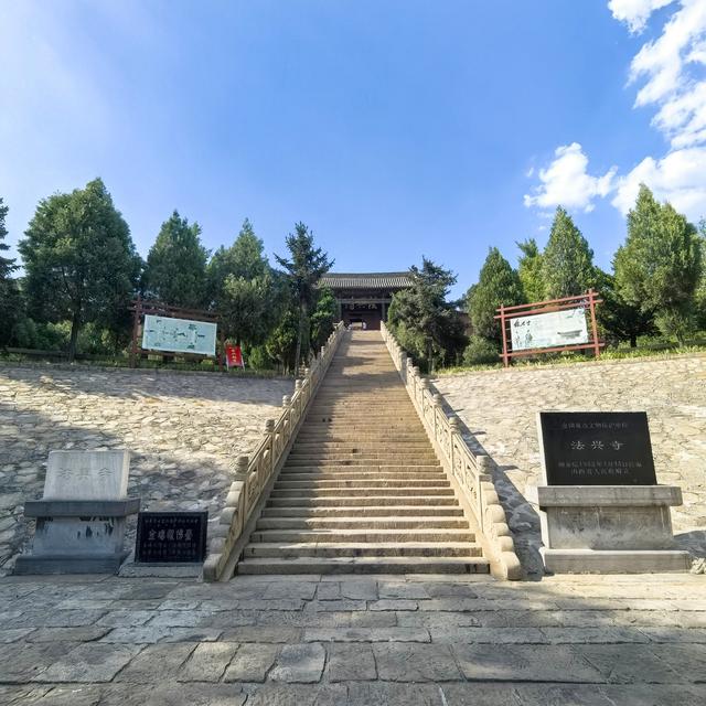 长子县的法兴寺，完全从异地搬迁，寺内三绝全国无双，是最大看点