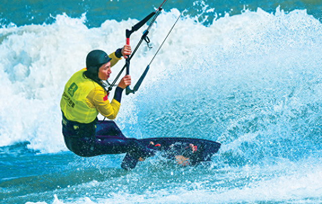 第十二届平潭国际风筝冲浪暨海峡两岸风筝冲浪花式邀请赛落幕