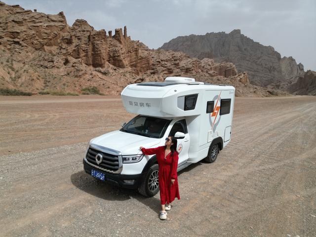 一个东北房车姑娘的诗和远方