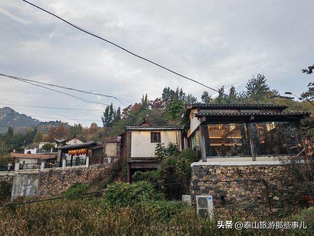 泰安东有一个村落，距红门游客中心仅3.5公里，是民宿美食聚集地