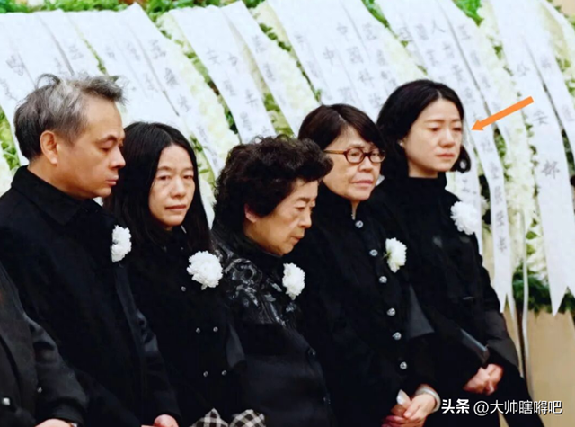 杨老遗体覆盖国旗，48 岁翁帆坐第一排泪崩：这份悲伤装不出来