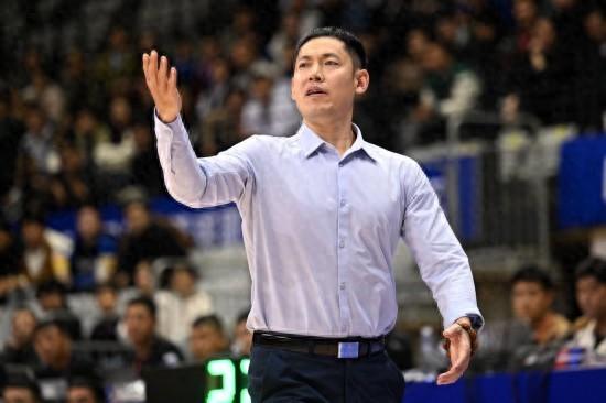 张庆鹏接替闵鹿蕾出任北控男篮主教练