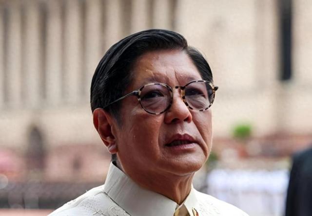 暗战开始，菲已邀30国派兵，中方递交国书，马科斯当场改对华称呼