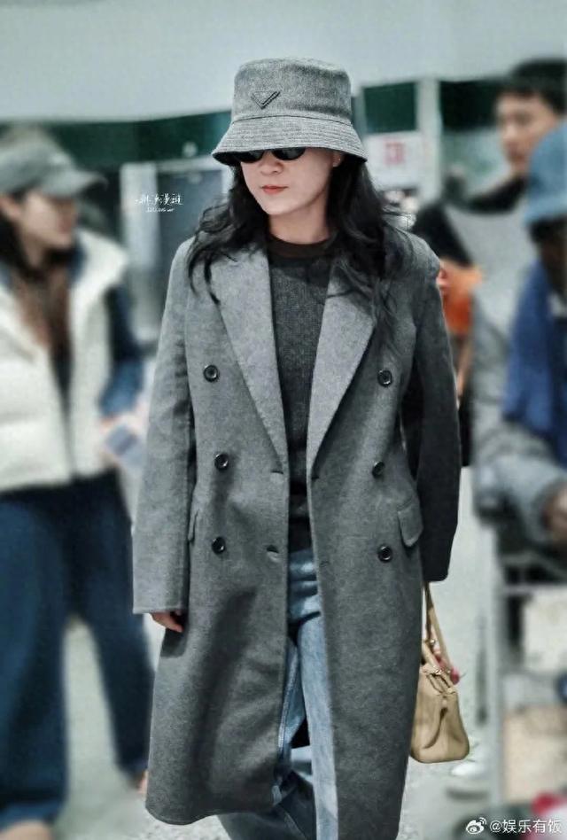 44岁贾玲近照曝光	，又瘦了！简约造型与纤瘦状态引发全网热议