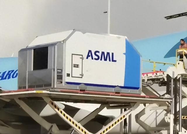 禁止阿斯麦给中国修理光刻机，美国翻脸想一石二鸟，荷兰突然反悔