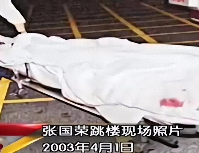 原来我们都被骗了！向太曝张国荣去世内幕，撕开了内娱“遮羞布”