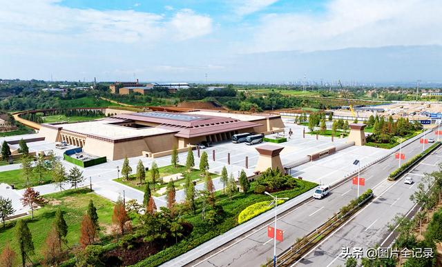 山西襄汾：陶寺遗址博物馆秋景如画