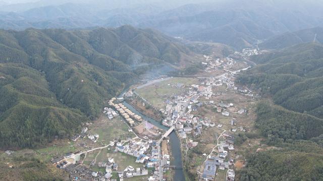 广东这个村太绝了！温泉、漂流、红色遗址、古村落全都有，约起！