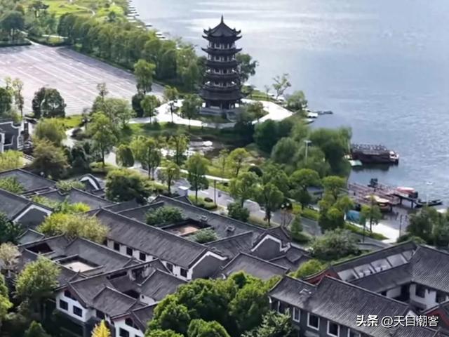 耗资50亿打造“世外桃源”古镇，如今已成为一座被遗弃的文化空城