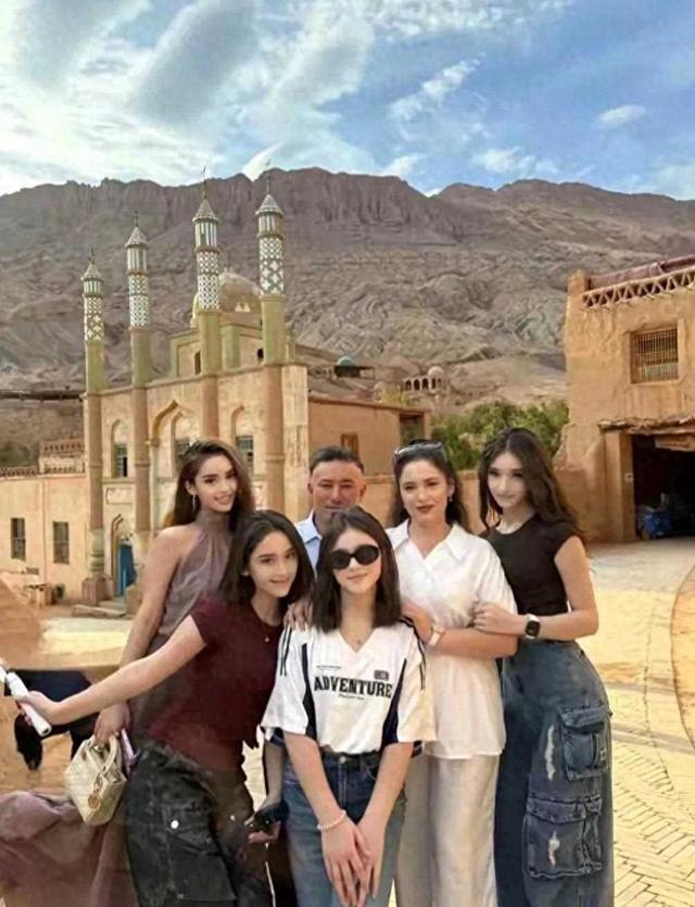 新疆一家四个女儿，个个美貌如花，果然新疆美女甲天下啊！