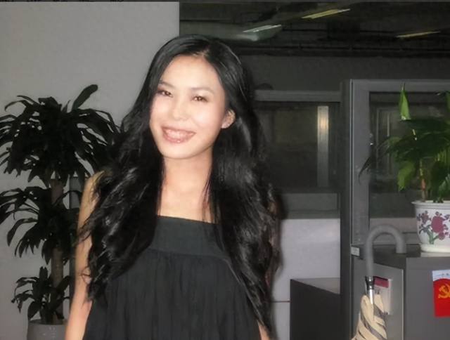 春晚爆红后，她洗完澡从23楼一跃而下，临终时最后喊了声“妈妈”