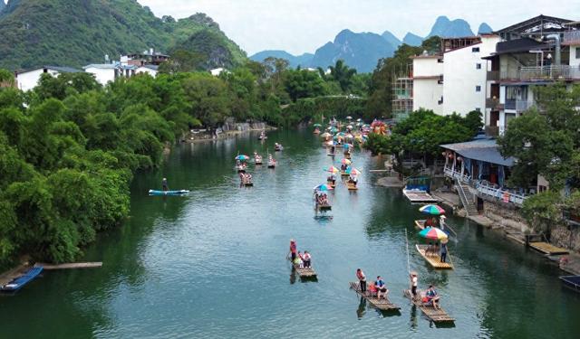 广西桂林：秋高气爽迎客来