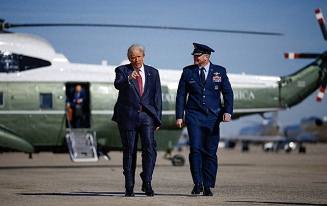 美国“空军一号”基地现可疑包裹，多人因含“白色粉末	”包裹住院