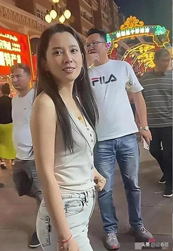 森林北没了滤镜，长相就那样，身材五五身，个头小，好在有点肉