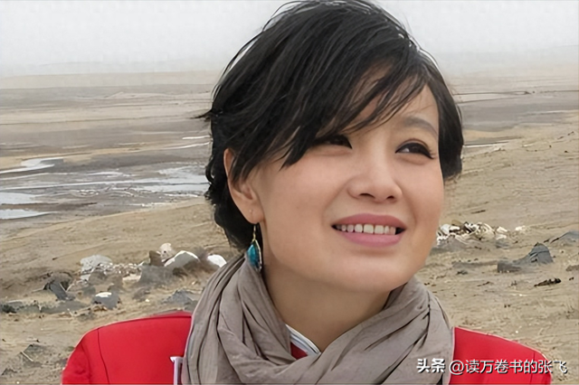 她连上5次春晚，私下却和恩师同居怀孕被骗流产，今57岁依然单身