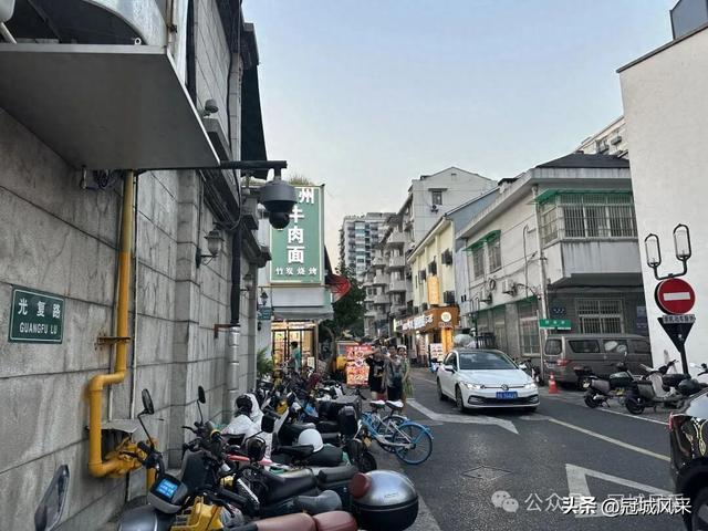 杭州寻吃·一碗蟹黄面