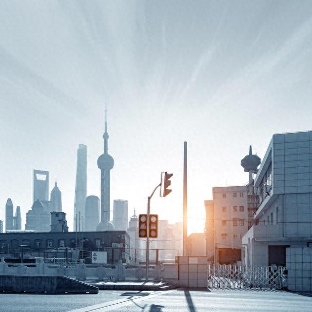 2025中国十大热门旅游城市排名，成都第3，郑州第5，重庆垫底！