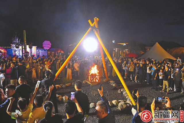 乌鲁木齐南山夜未央——篝火、音乐与星空下的露营狂欢