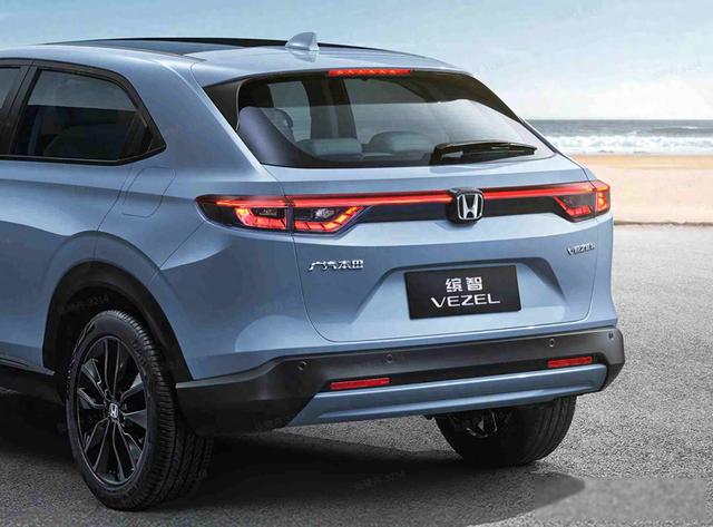 本田缤智杀入飞度地盘，12万级SUV竟成"价格杀手"，年轻人该买谁