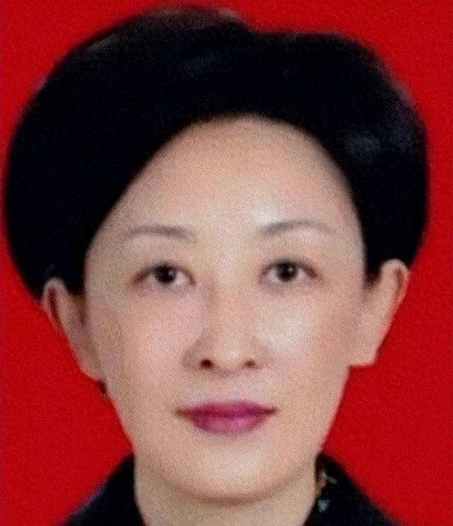 又揪出一个大贪 金额高达9点7亿 首富夫人郝斌跨境逃亡失败