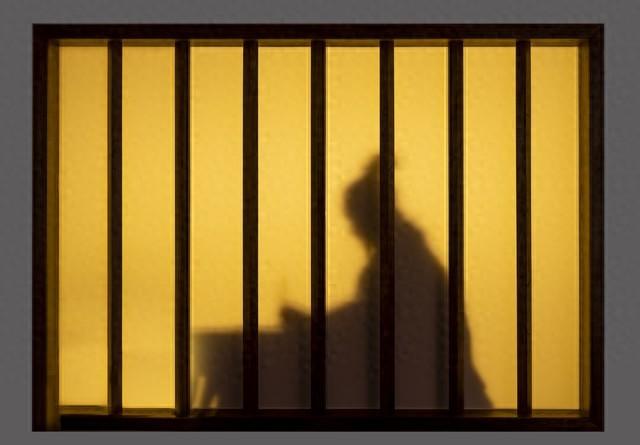 47岁抄家59岁饿死他是乾隆最恨的才子，死后百年手稿却抄到2.3亿