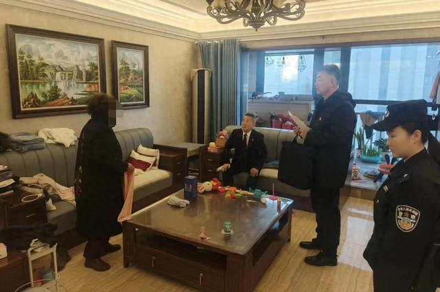 凌晨六时	，张店大批干警出动！