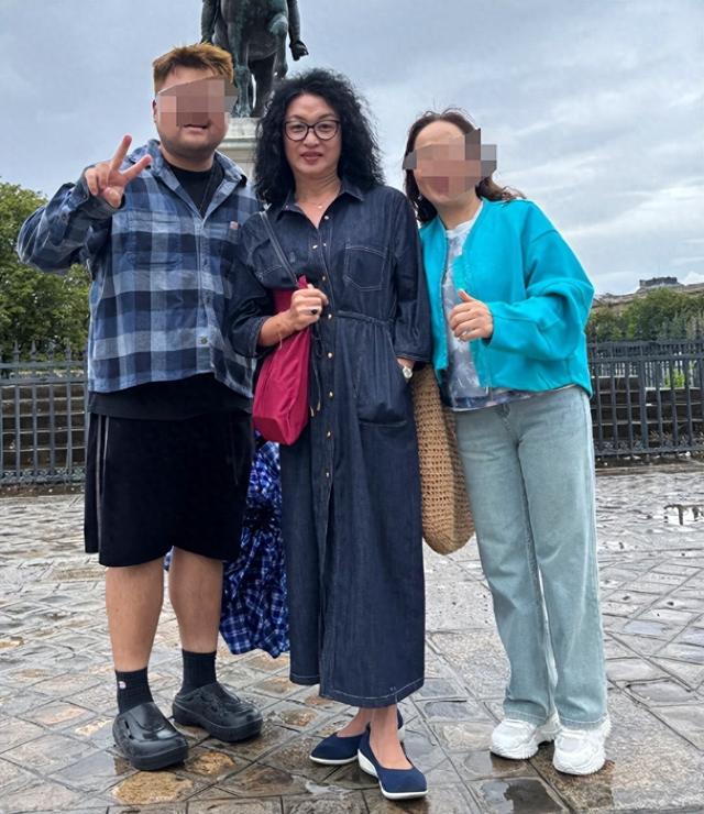 57岁金星定居法国，身材发福满脸褶子连胸都小了，越来越像男人