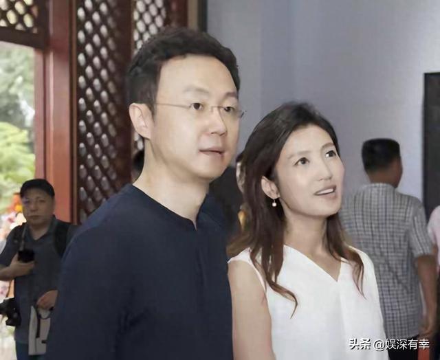 春妮没料到，丈夫刚强出席阅兵解说没几天，6岁儿子又给自己争光