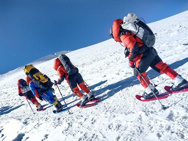 这个暑假，中国的孩子涌向雪山