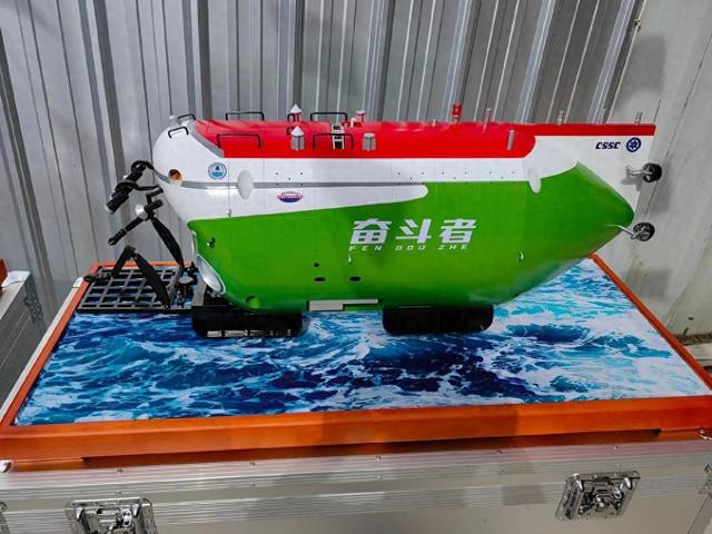 深海装备扎堆亮相！科学节现场惊现"盲盒秀"，家长连夜带娃排队