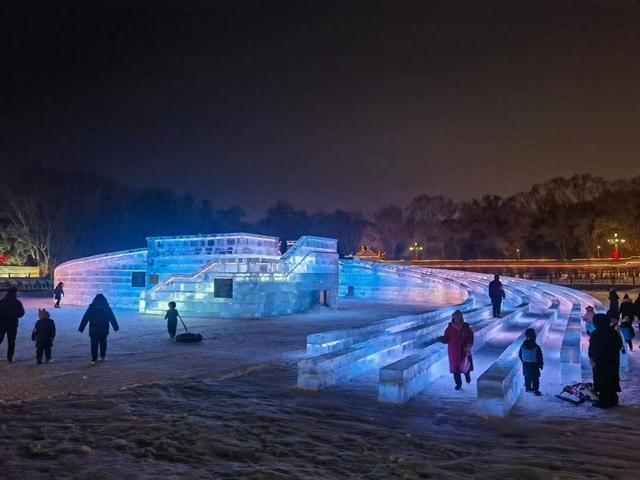 平房区“幸福童年大滑梯”免费开放