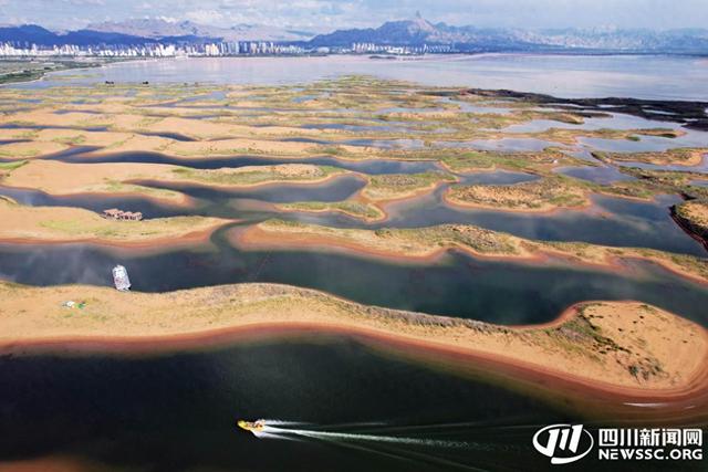 来沙漠看海这件事 在乌海实现了 | 大河壮阔 亮丽北疆