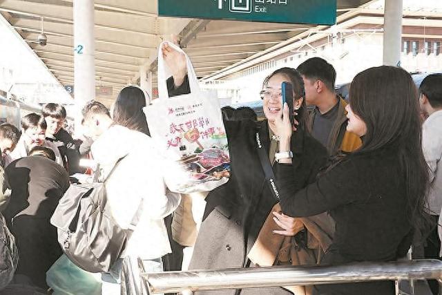 “星光·燕赵号”开启秋冬新旅程