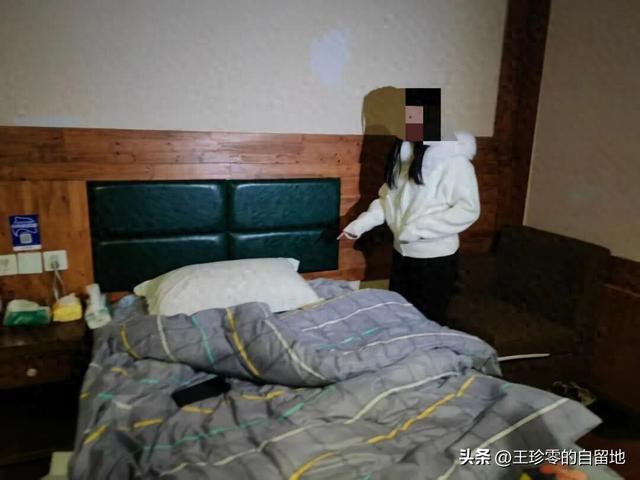 2名卖淫嫖娼男女在酒店被抓，现场照片曝光，一人被加重处罚