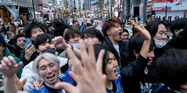 不到48小时，高市大反转，支持率飙升至92.4%，日本发生了什么？