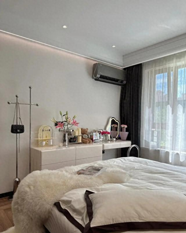 开空调的时候放盆水有什么作用（开空调时）