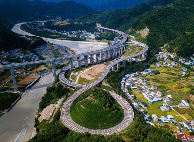 “最美山间高速”九绵高速来了！国庆出游攻略请收好