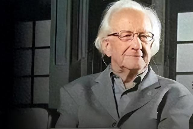 40年前，他预言苏联十年后灭亡，20年后他预言：美国在2025年崩溃