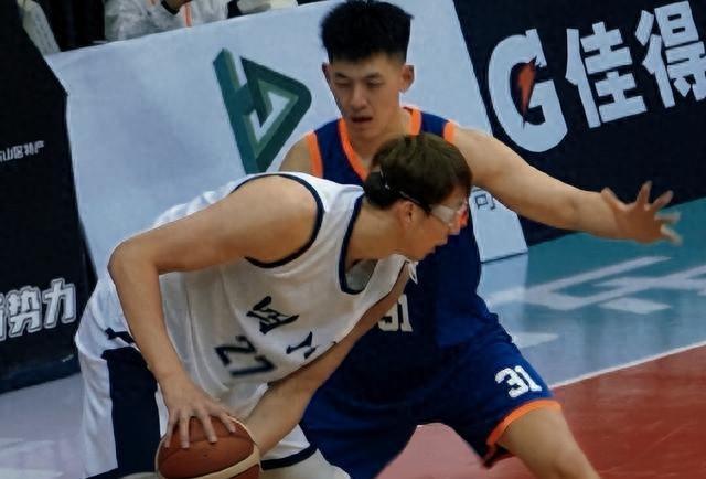 83-74！辽宁掀翻周琦+胡金秋组合，赛后发生车祸，广东男篮危险了