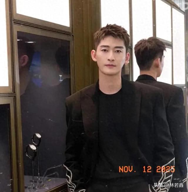 41岁张翰被曝新恋情，带美女与友人聚餐	，女生长相甜美，引热议！