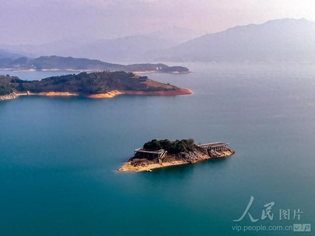 湖南郴州：东江湖山清水碧生态美