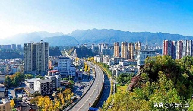 初冬恩施悄然变美，银杏枫树争相斗艳，我被这诗意时光深深震撼