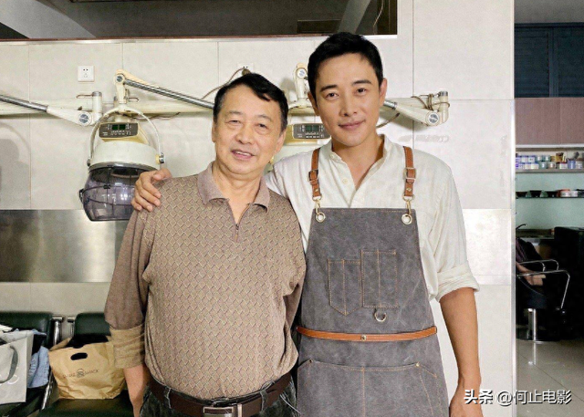 罗晋父亲去世！婚变传闻终于被击穿，围绕唐嫣的争议终于解开